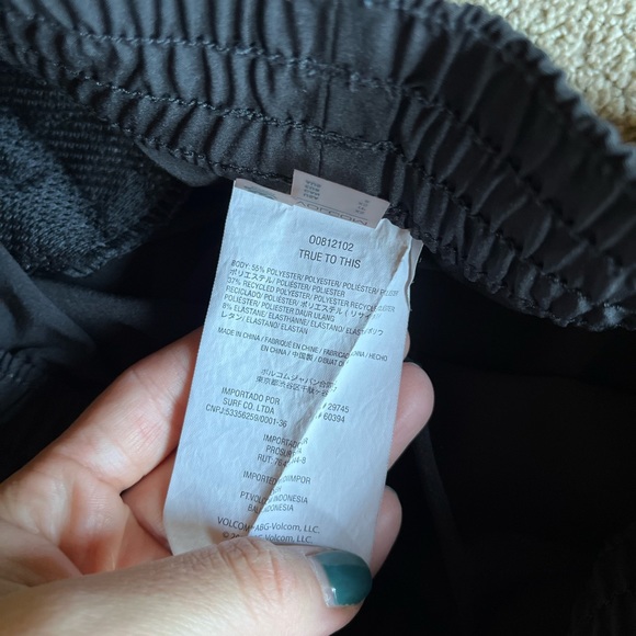 Volcom 2” Board Shorts - Picture 3 of 6